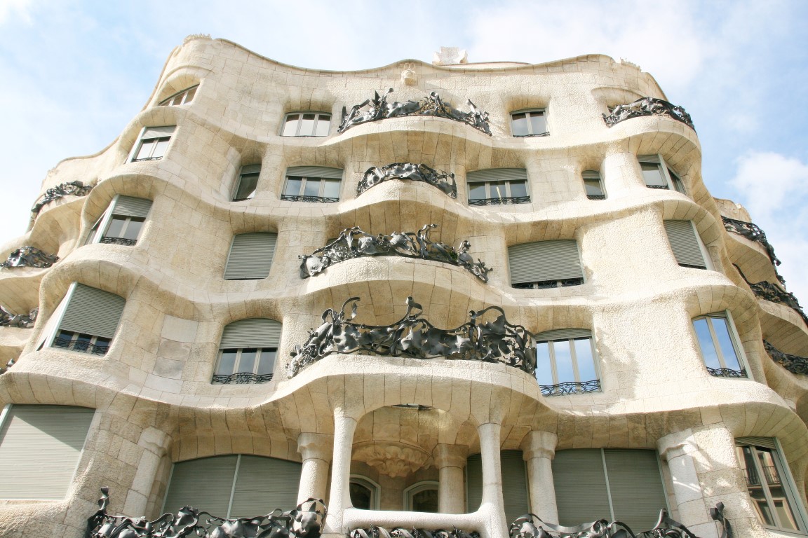 casa-mila-architektur-balkone