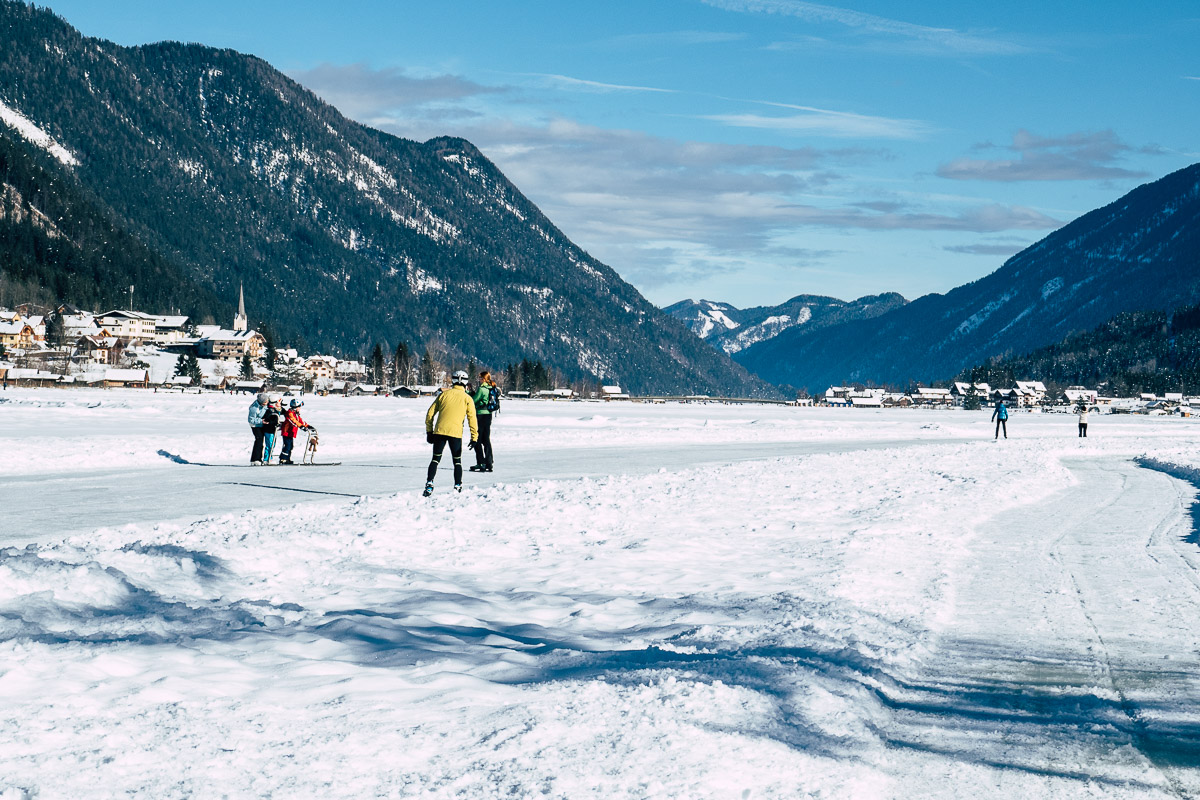 Weißensee Kärnten Eislaufen im Winter