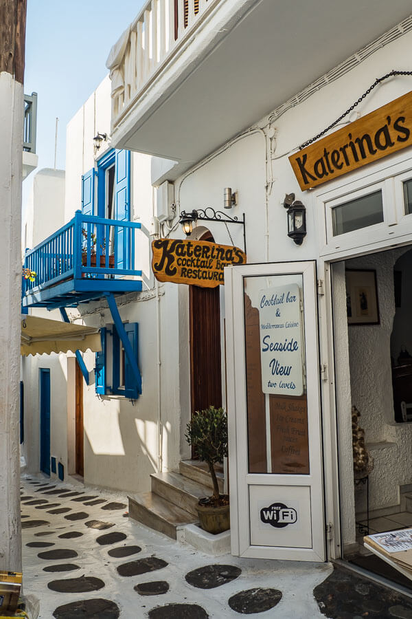 mykonos-cafes-shops